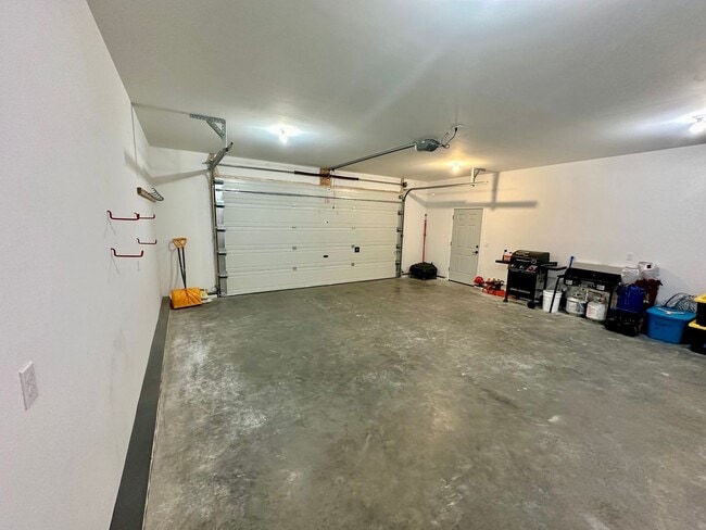 Building Photo - 748 Cahill Ln
