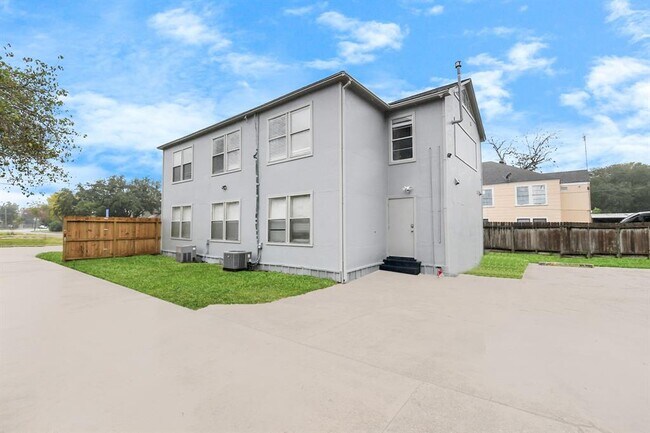 Building Photo - 116 Marian Ave