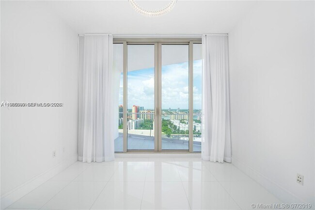 Building Photo - 16901 Collins Ave