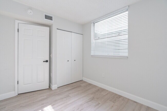 Interior Photo - Vista Shores