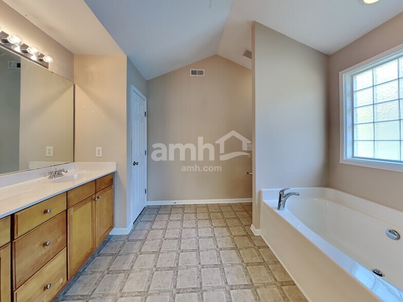 Building Photo - 3928 Cane Garden Dr