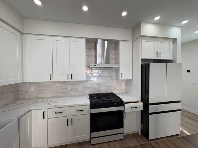 Building Photo - 258 Donax Ave