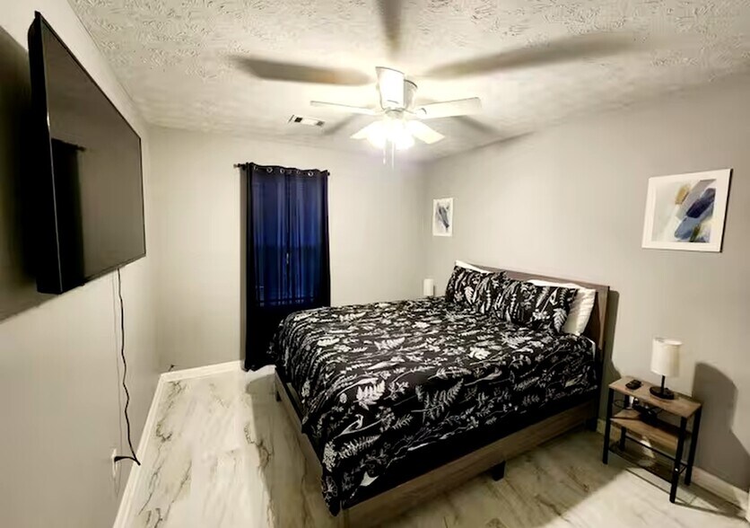 Building Photo - 8672 Prather Dr