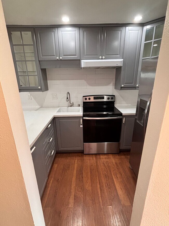Building Photo - TOWNHOME FOR RENT IN CLAIREMONT - 2BD/1.5BA - ONLY $3,195/MO