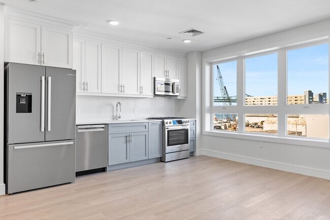 Building Photo - 301 Border St