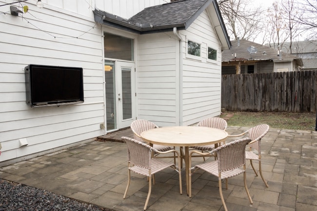 Building Photo - 1409 Singleton Ave