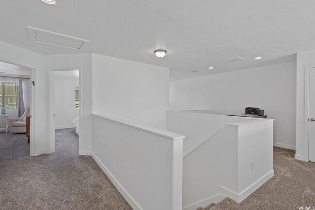 Building Photo - Stunning Home Right on the Golf Course!
