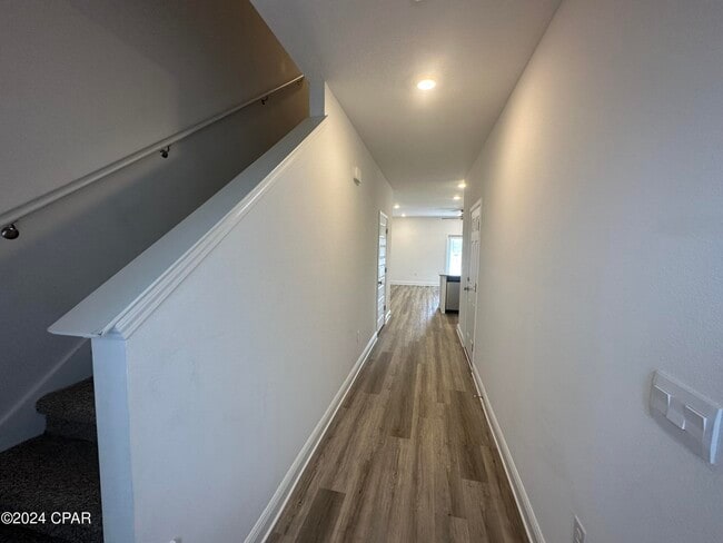 Building Photo - 488 Melrose Wy