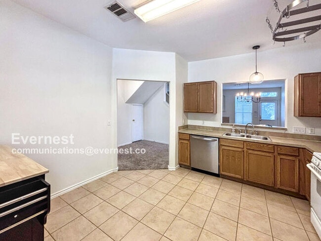 Building Photo - 6013 Negley