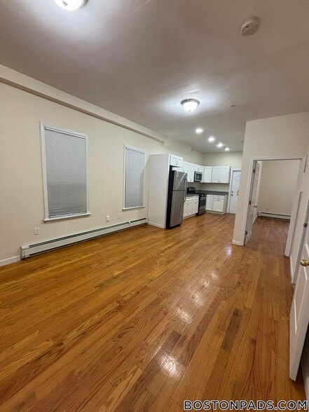 Building Photo - 16 Chelsea St