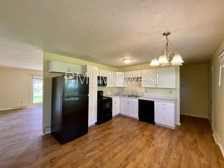 Building Photo - 226 Southlane Dr
