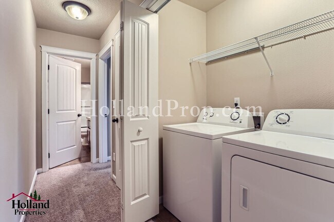 Building Photo - Wonderful home in Forest Grove near College