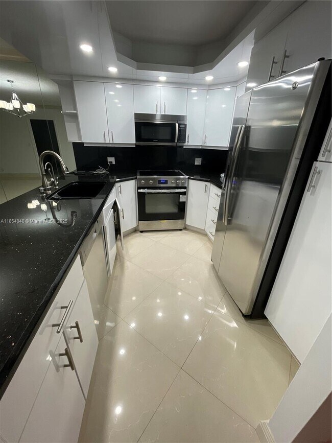 Building Photo - 3800 S Ocean Dr