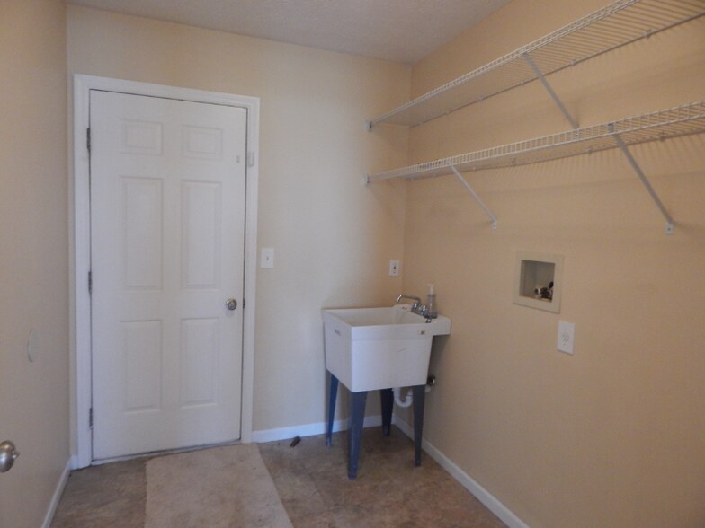 Building Photo - 20 Lexington Ct