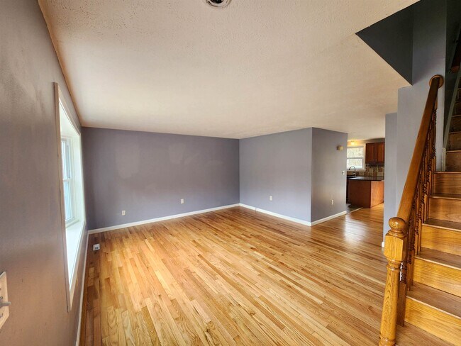 Building Photo - 67 Burgundy Dr