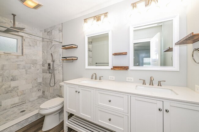 Building Photo - Between Beach & Bay – Gorgeous 3-Bed Coast...