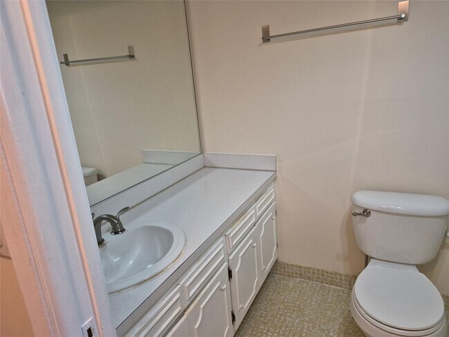 Building Photo - 3151 S Palm Aire Dr