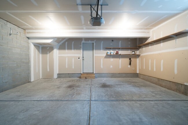 Building Photo - Gorgeous 3 Bedroom Townhome in Davidson
