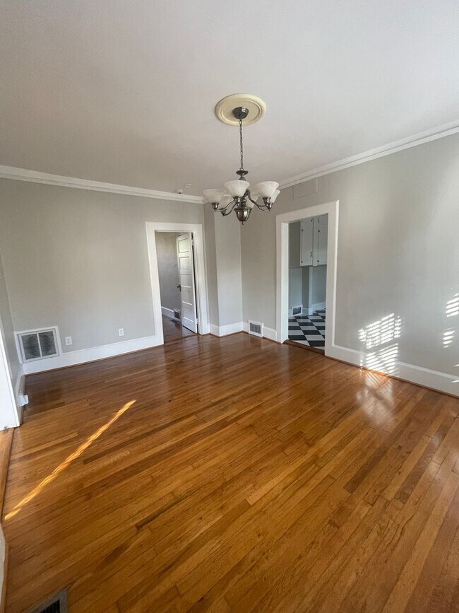 Building Photo - Brick 3 Bedroom Bungalow Available Now!