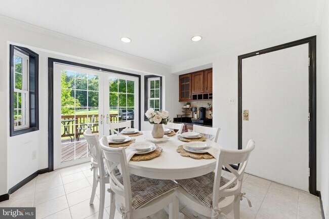 Building Photo - 15730 Vista Dr