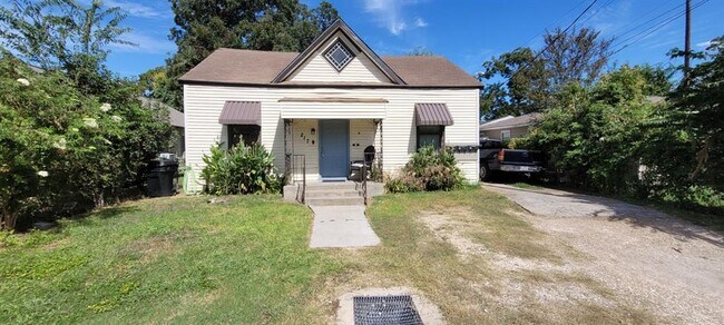 Primary Photo - 217 Cockerel St