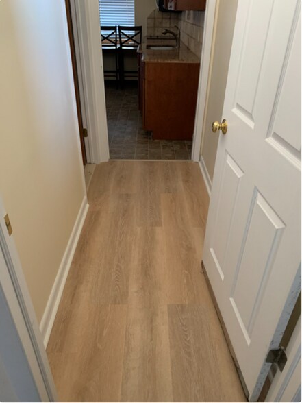 Entryway 2 - 35 Audrey Ave