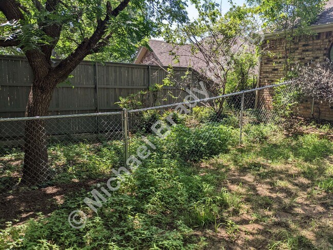 Building Photo - Beautiful home