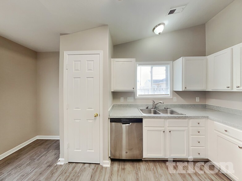 Building Photo - 13119 Young Fawn Ct