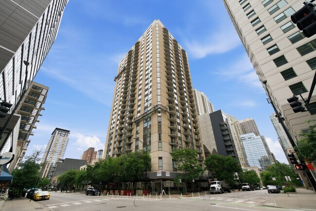 Building Photo - 70 W Huron St