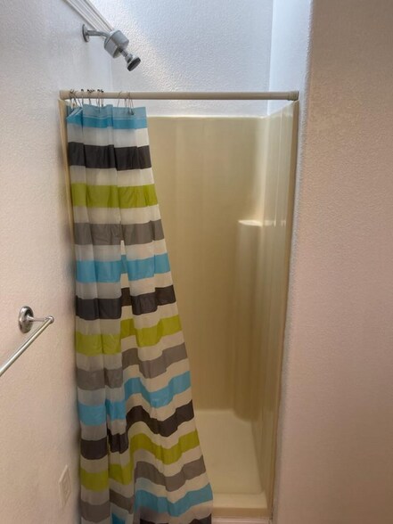 Building Photo - 3345 Lakeshore Blvd