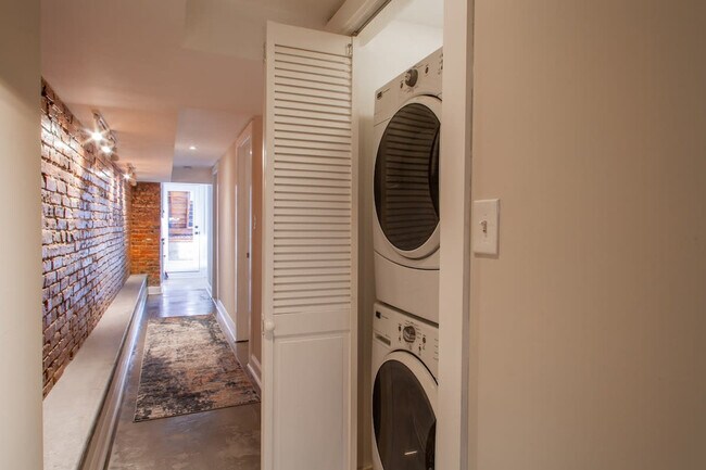 Building Photo - 824 Varnum St NW