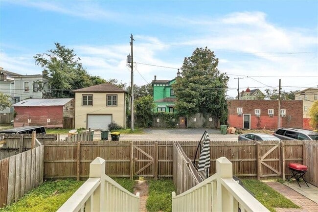 Building Photo - 209 E Duffy St