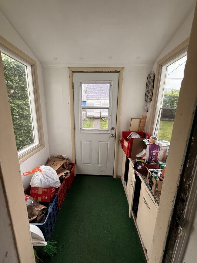 Building Photo - Beautiful home in York Neighborhood!