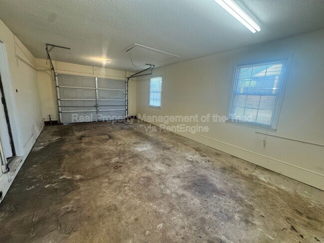 Building Photo - 2393 Spicewood Dr