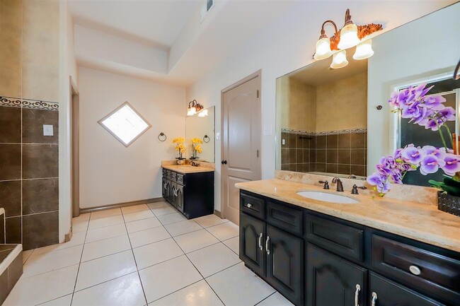 Building Photo - 305 Lake Clark Ct