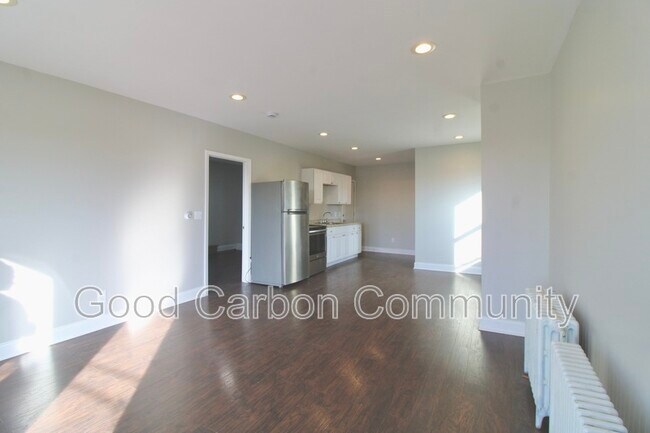 Building Photo - 765 Oliver St