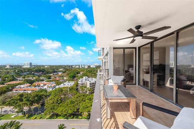 Building Photo - 1915 Brickell Ave