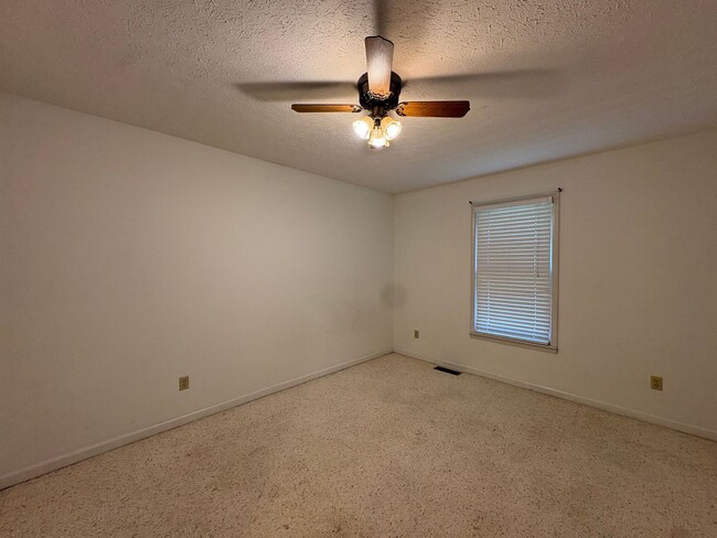Building Photo - 420 W Windsor Cir