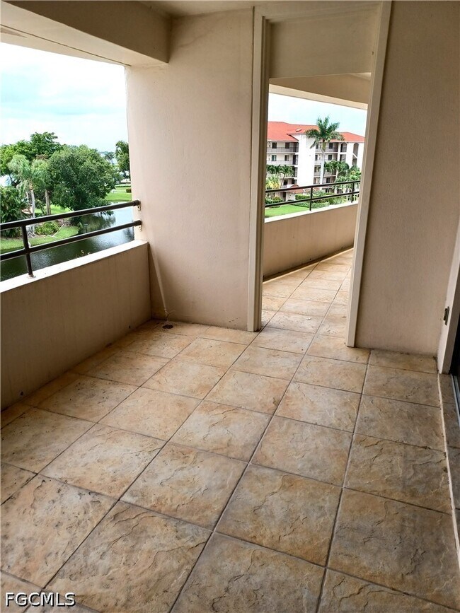 Building Photo - 5260 S Landings Dr