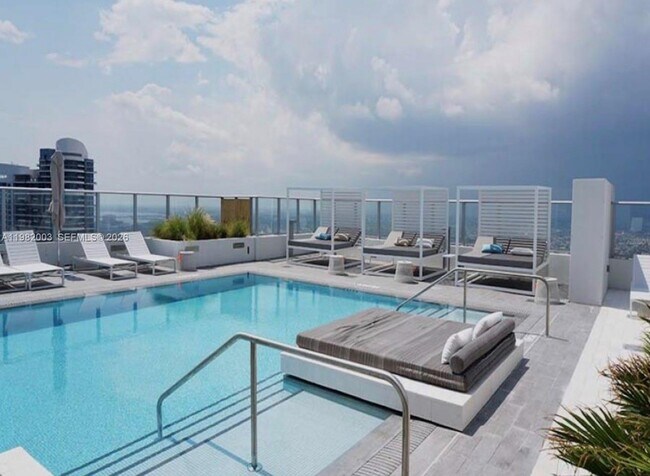 Building Photo - 1010 Brickell Ave