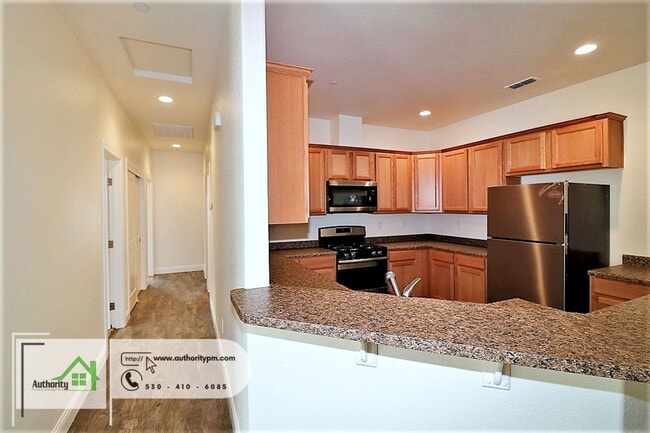 Building Photo - 2530 Rainbow Ln