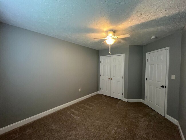 Building Photo - Charming 3 Bed, 2 Bath Plus Bonus Room in ...