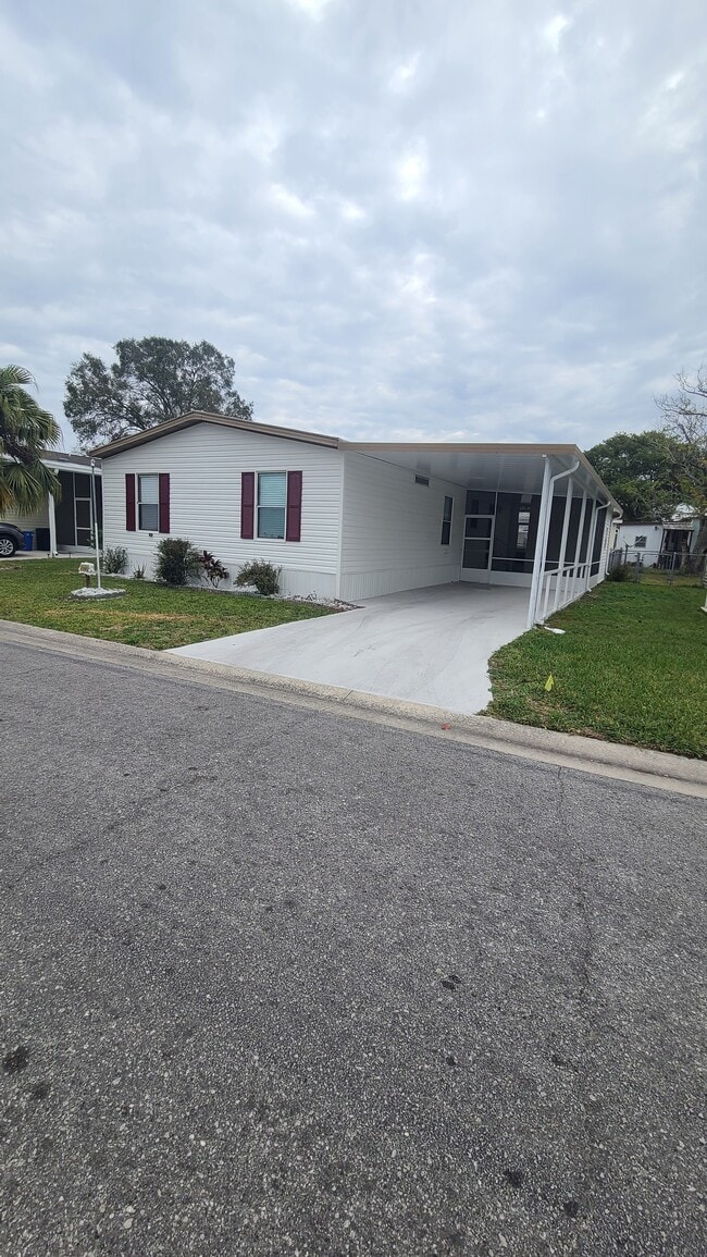 Building Photo - 2901 Stallion Dr