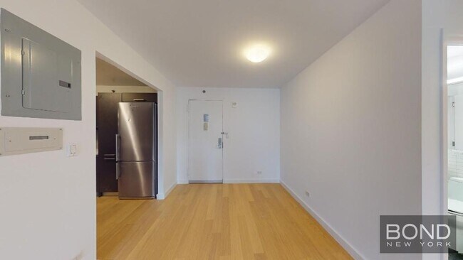 Building Photo - 222 E 39th St