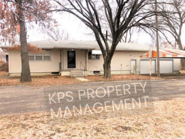 Primary Photo - 1211 W Towanda Ave