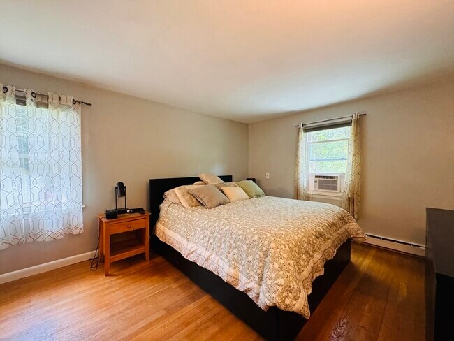 Building Photo - 18 Weaver St