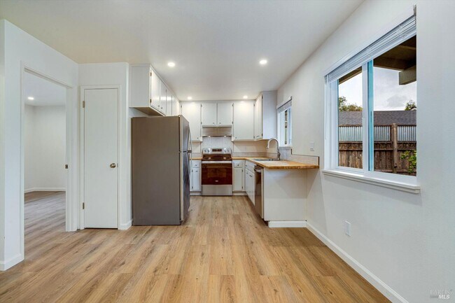 Building Photo - 310 Boyce St
