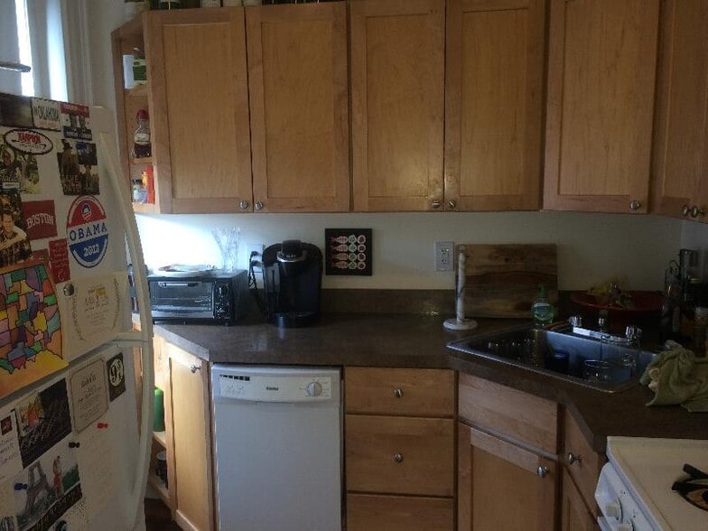 Building Photo - 856 Beacon St