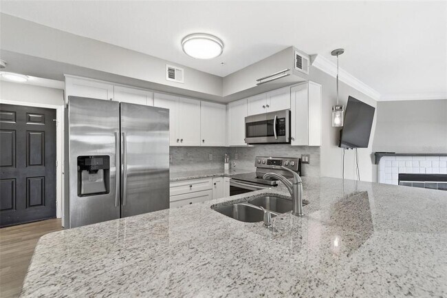 Building Photo - 2400 Feather Sound Dr