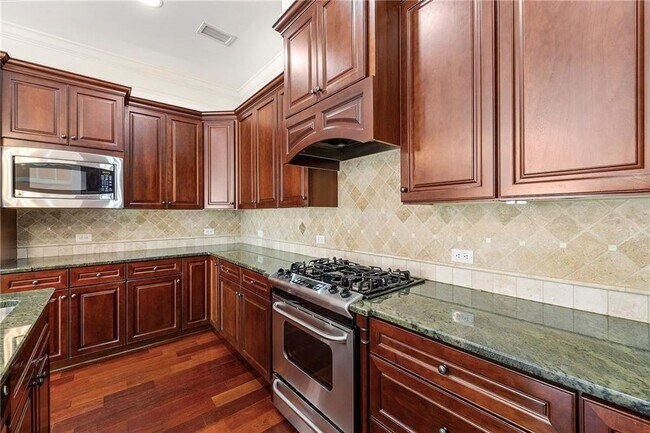 Building Photo - 15 Buford Village Walk